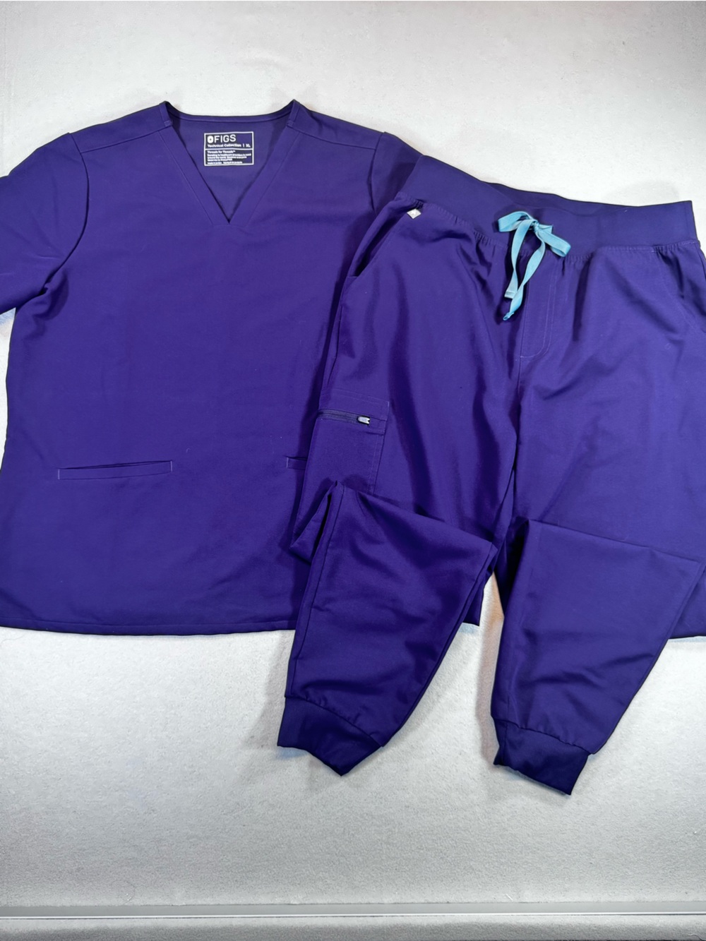 FIGS Women’s Purple Jam Large Zamora Jogger, XL Casma Top